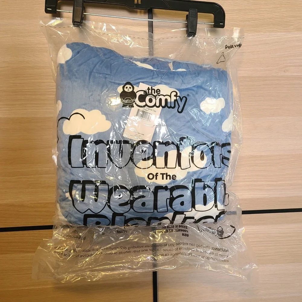 NEW The Comfy Original Wearable Blanket Adult OS Blue Cloud Reversible Day Dream